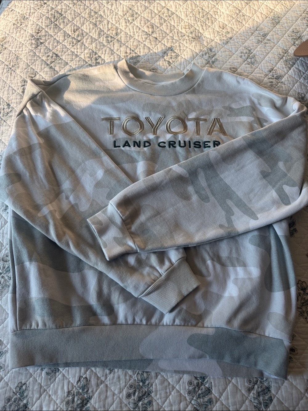 Toyota Land Cruiser Crewneck Sweater in Light Gray Camo